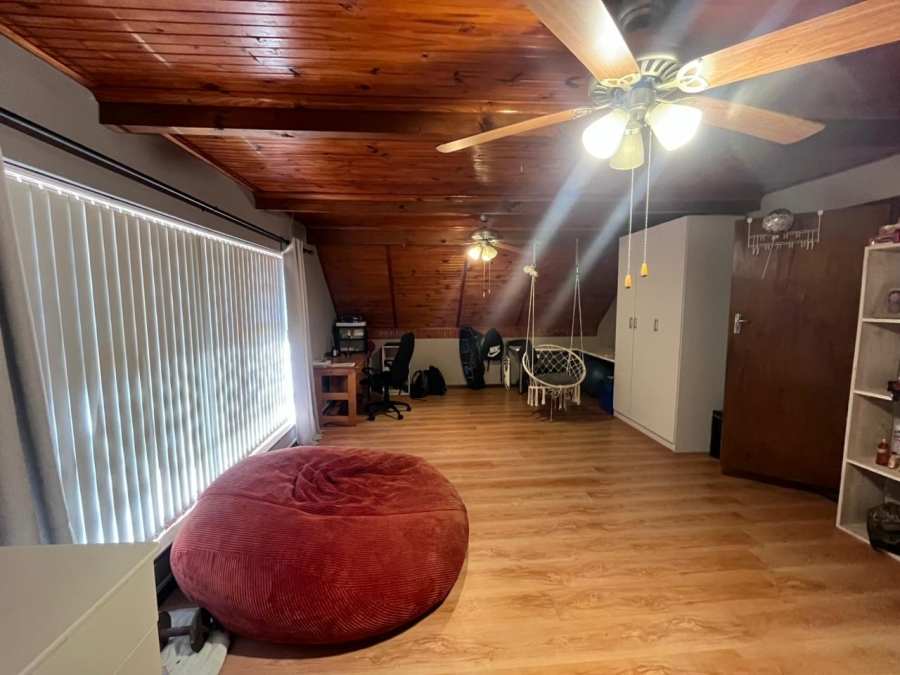 5 Bedroom Property for Sale in Rouxpark Western Cape